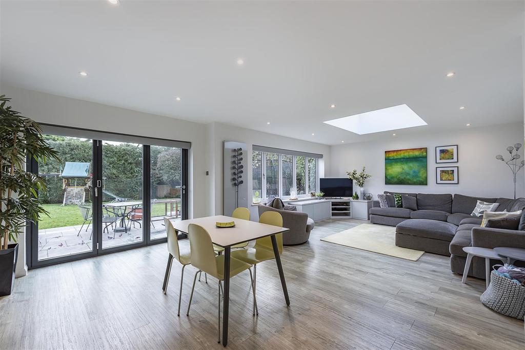 Burywick, Harpenden 5 bed detached house £1,950,000