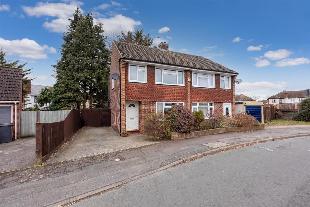Mallard Drive, Cippenham 3 bed semidetached house for sale £415,000