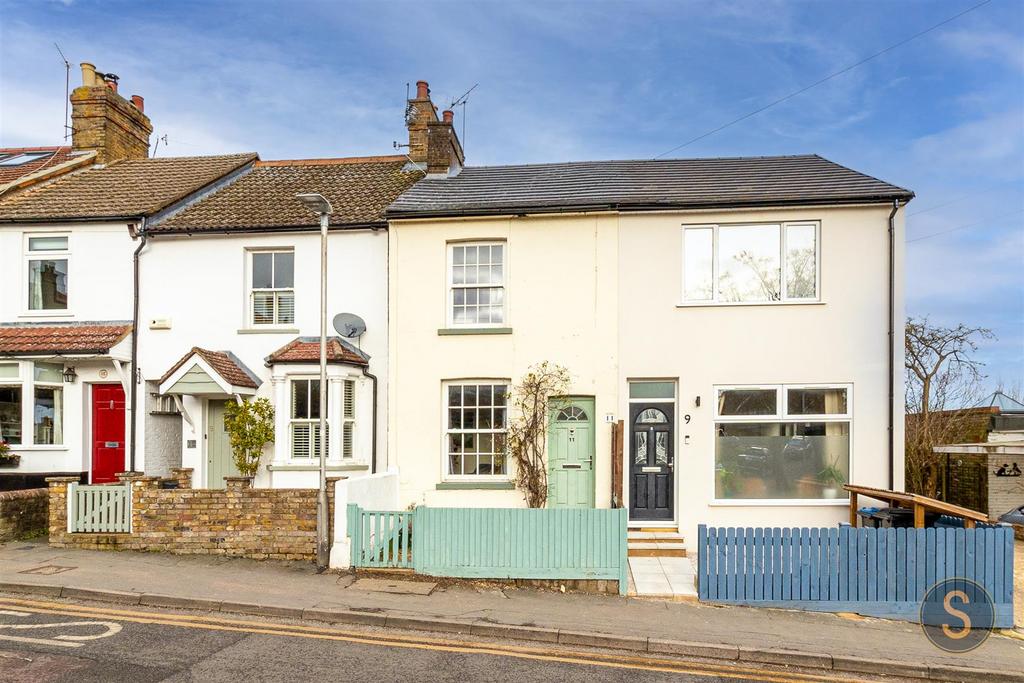 Vicarage Lane, Kings Langley 3 bed semidetached house for sale £425,000