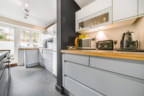 Flat 1, 18 Surbiton Road, Kingston Upon Thames, KT1 2HX