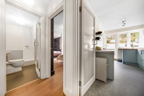 Flat 1, 18 Surbiton Road, Kingston Upon Thames, KT1 2HX