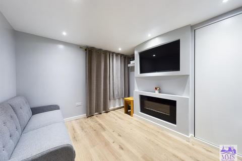 4, Wantage House Kings Lynn Drive, Romford, RM3 8BZ