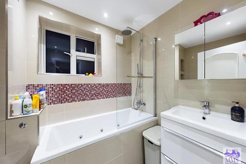 4, Wantage House Kings Lynn Drive, Romford, RM3 8BZ