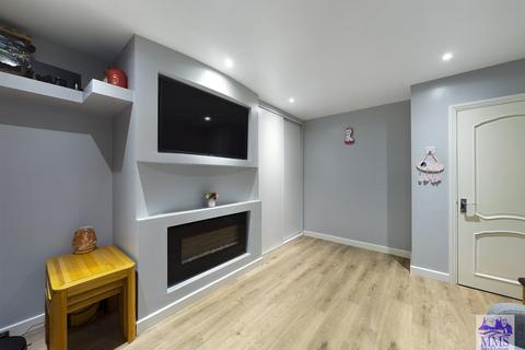 4, Wantage House Kings Lynn Drive, Romford, RM3 8BZ