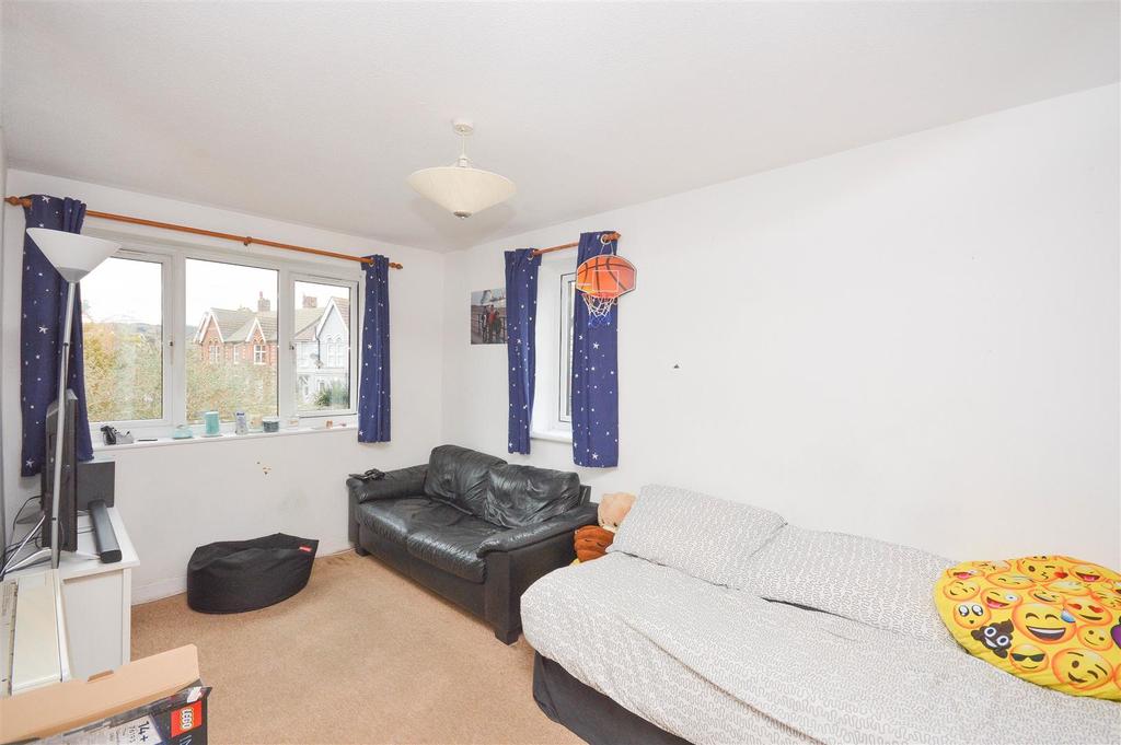 Mill Road, Eastbourne 1 bed flat £140,000