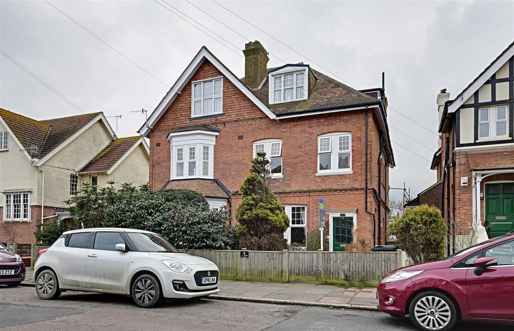 Cantelupe Road, BexhillOnSea 3 bed flat for sale £283,500