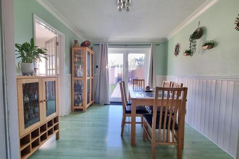 3 bedroom terraced house for sale - Ambleside Drive, Spalding