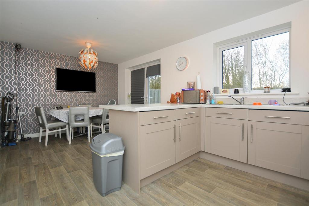 Woodside Drive, Scunthorpe 4 bed detached house £245,000