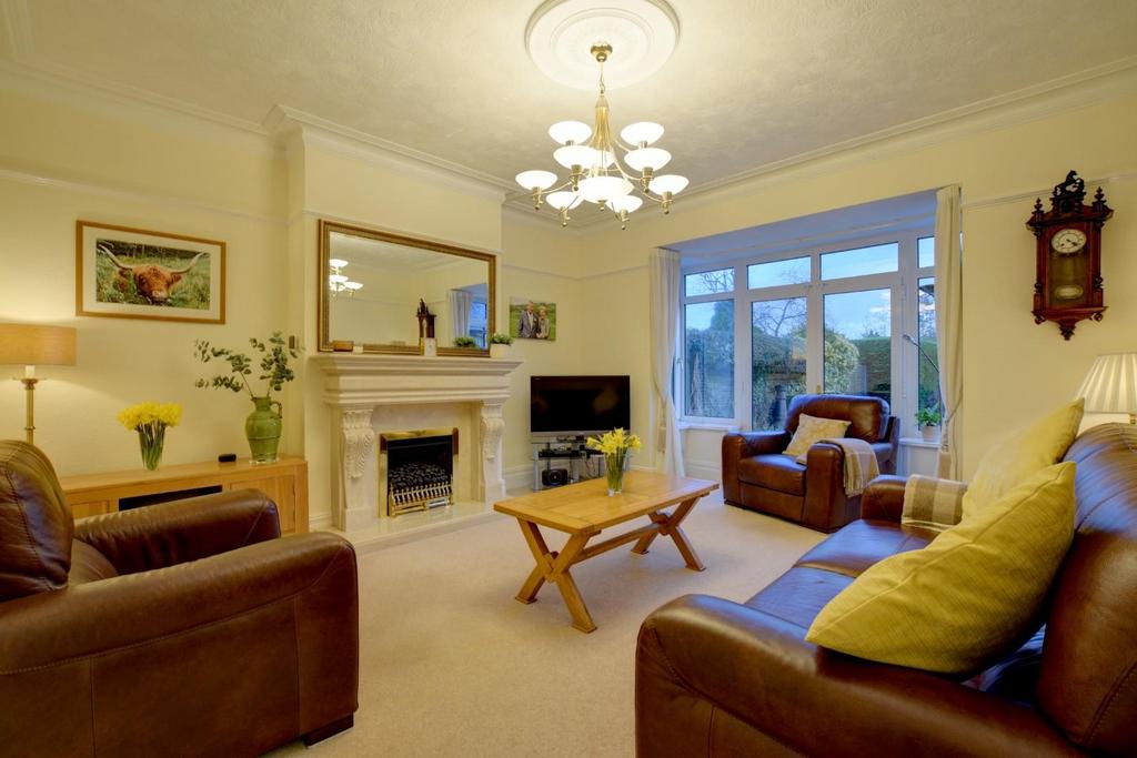 Castle Road, Colne 4 bed semidetached house £460,000