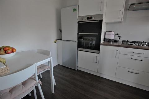 20 Hasler Close, London, SE28 8LA