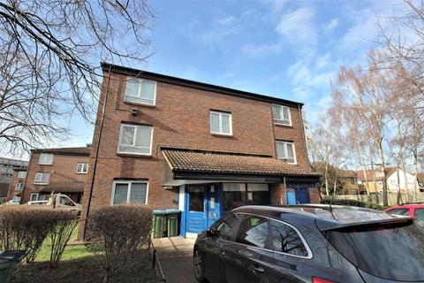 20 Hasler Close, London, SE28 8LA