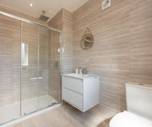 Ensuite 1.jpeg