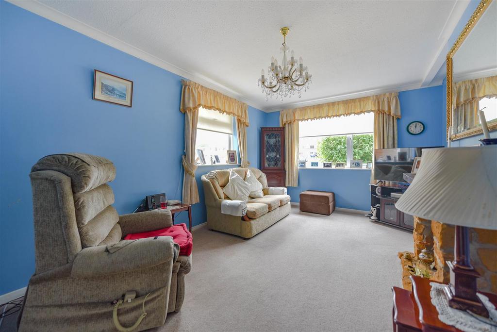 Western Avenue, Nether Heyford, Northampton 3 bed detached bungalow for