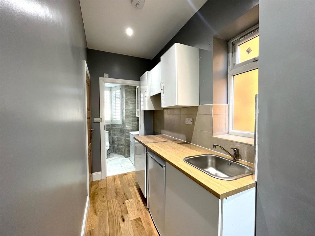 Gordon Avenue, East Sheen, SW14 Studio £1,100 pcm (£254 pw)