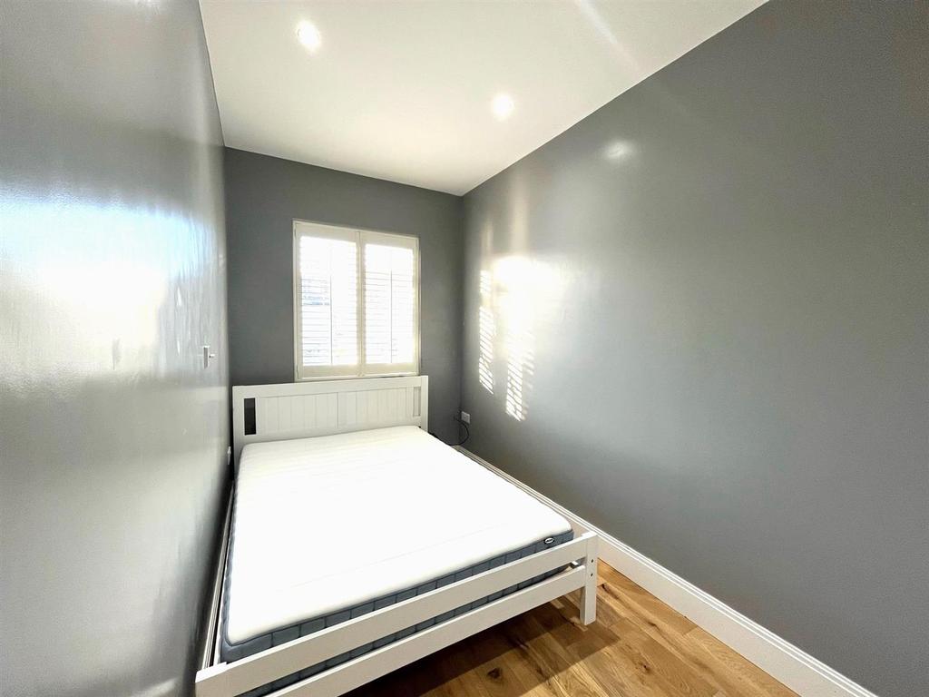 Gordon Avenue, East Sheen, SW14 Studio £1,100 pcm (£254 pw)