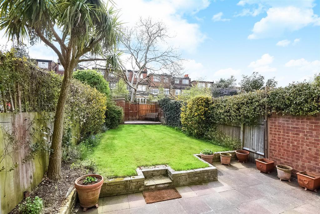 Palmerston Road, East Sheen, SW14 4 bed terraced house £3,750 pcm (£
