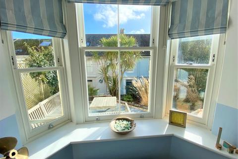 32a Esplanade, Fowey, PL23 1HY