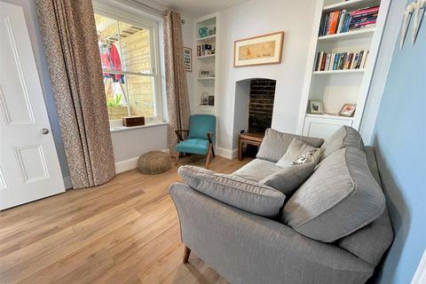 32a Esplanade, Fowey, PL23 1HY