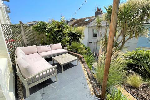 32a Esplanade, Fowey, PL23 1HY