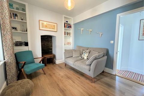 32a Esplanade, Fowey, PL23 1HY