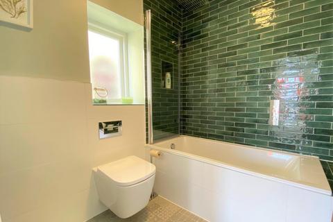 32a Esplanade, Fowey, PL23 1HY
