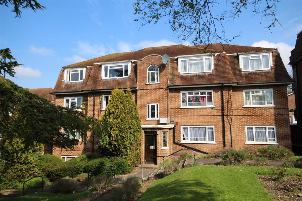 London Road, Preston, Brighton Studio £950 pcm (£219 pw)