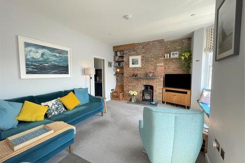 32b Esplanade, Fowey, PL23 1HY