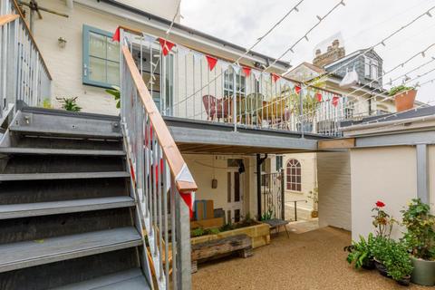 32b Esplanade, Fowey, PL23 1HY