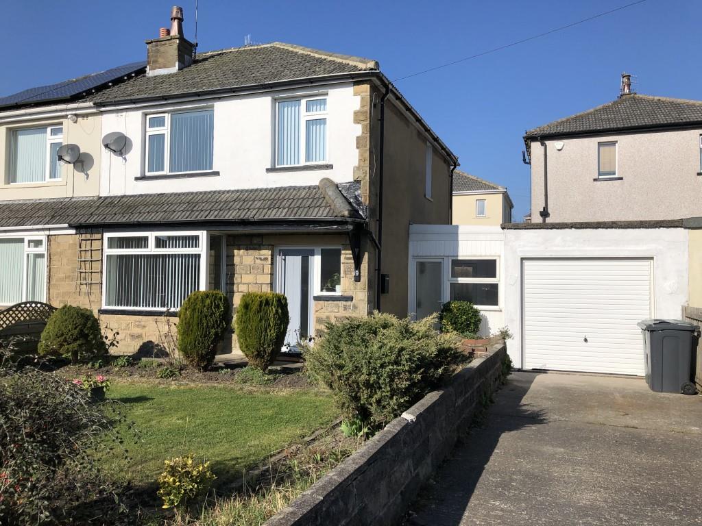 Lawcliffe Crescent, Haworth... 3 bed semidetached house £995 pcm (£