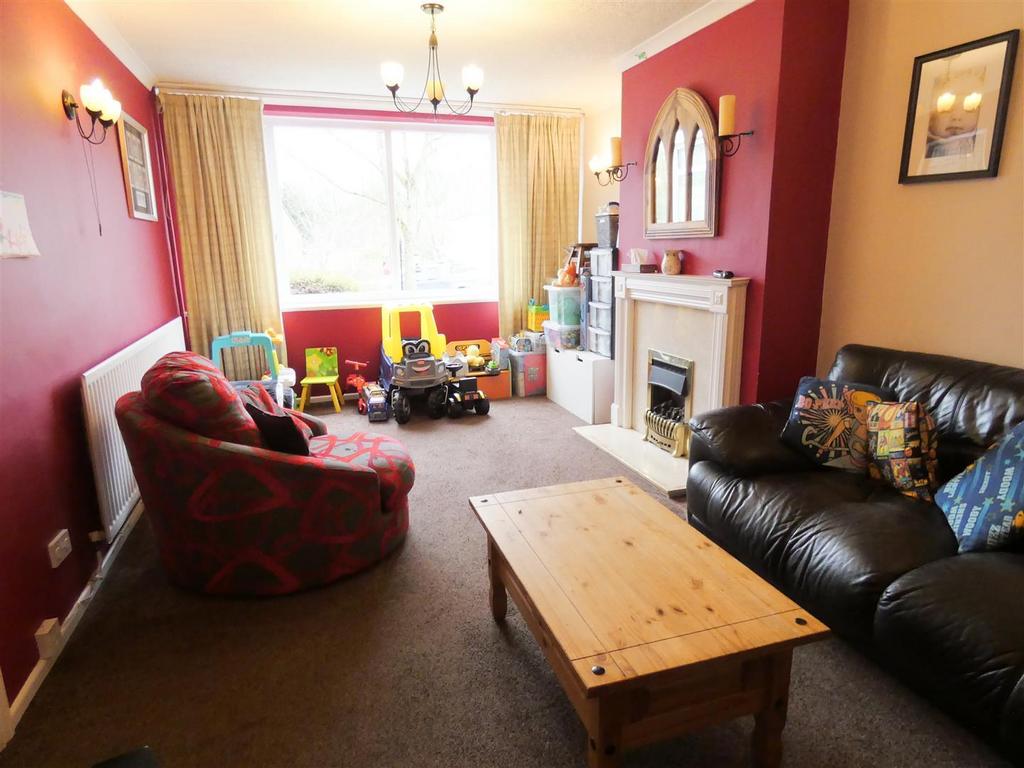 Whitecrest, Great Barr, Birmingham 3 bed semidetached house £285,000