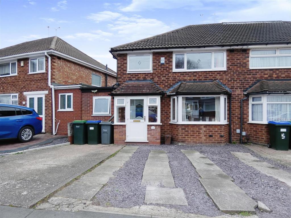 Ferndale Avenue, Great Barr, Birmingham 3 bed semidetached house £