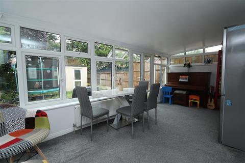35 Queenswood Avenue, Hutton, Brentwood, CM13 1HU