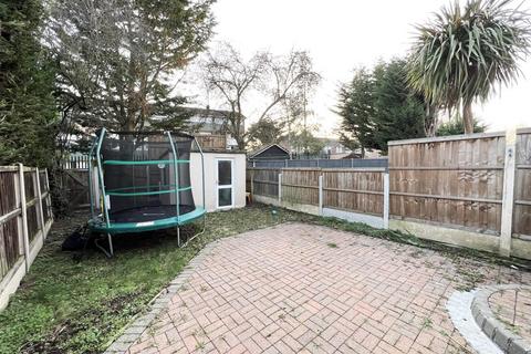 35 Queenswood Avenue, Hutton, Brentwood, CM13 1HU