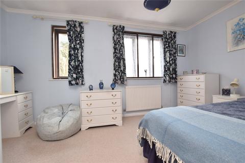 5 Aldington Close, Dagenham, RM8 1YQ