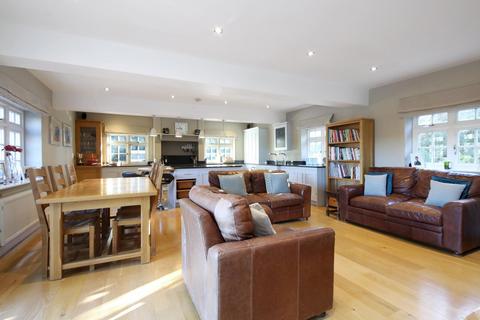 Woodside Chinnor Road, Chinnor, OX39 4BP