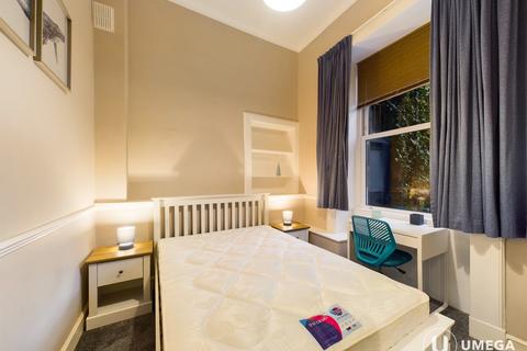 2 bedroom flat to rent, Montague Street, South Side, Edinburgh, EH8