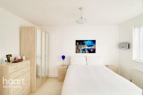 3 bedroom end of terrace house for sale - St Johns Close, London