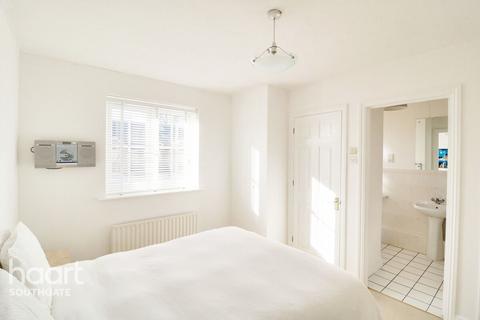 3 bedroom end of terrace house for sale - St Johns Close, London