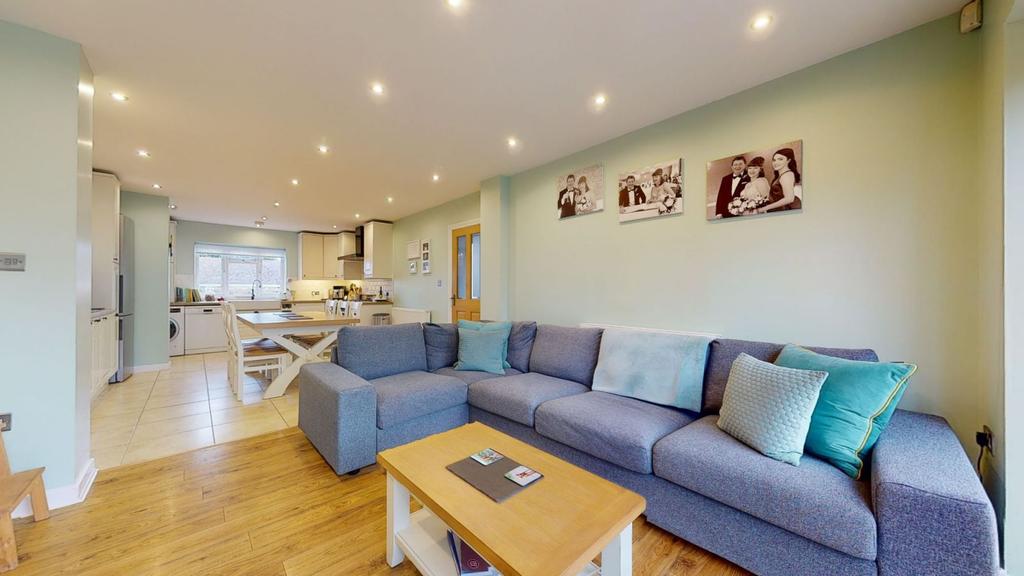 Kitchen/dining/family room