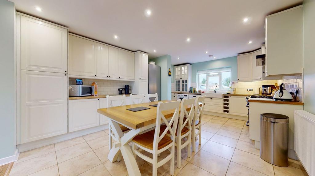 Kitchen/dining/family room