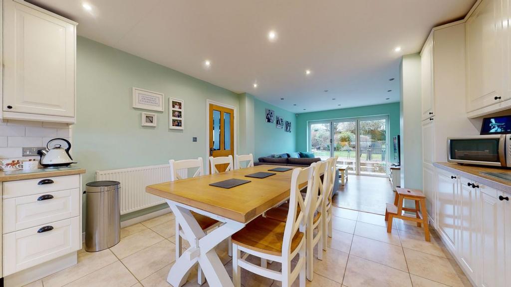 Kitchen/dining/family room