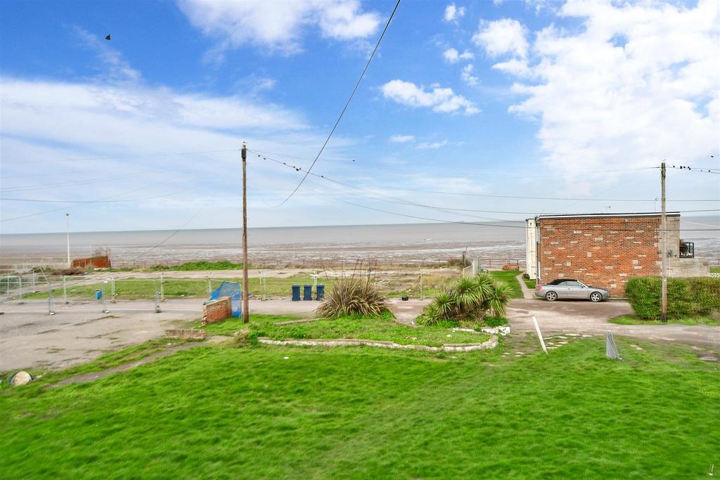 Manor Way, LeysdownOnSea, Sheerness, Kent 2 bed flat for sale £85,000