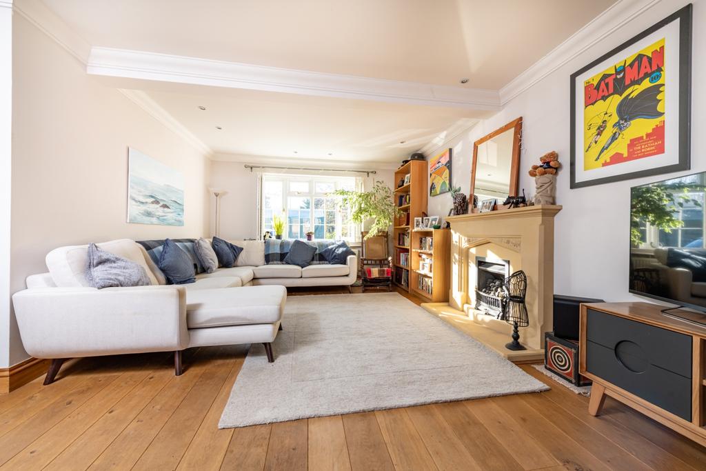 Sunderland Avenue, Oxford... 4 bed detached house £3,995 pcm (£922 pw)