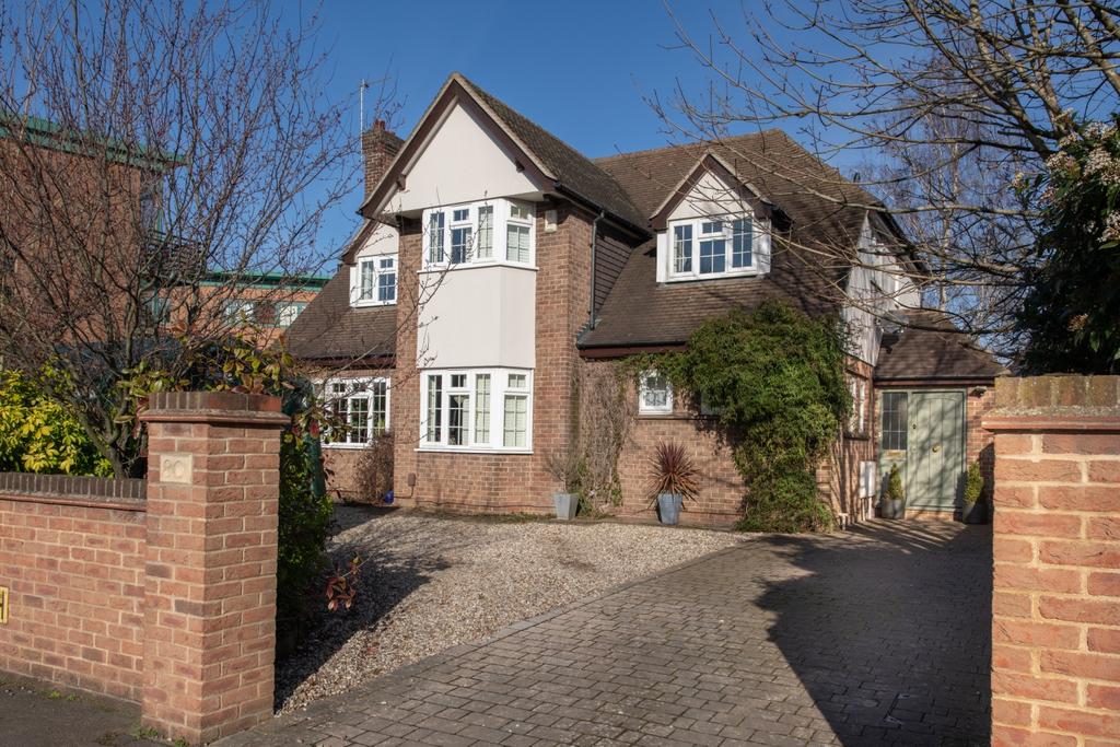 Sunderland Avenue, Oxford... 4 bed detached house £3,995 pcm (£922 pw)