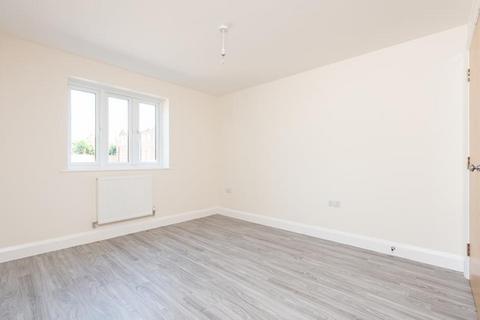 1 bedroom apartment to rent - Russell Court, Kidlington OX5 3GJ