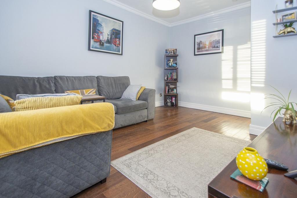 Lochside Road, Ayr, KA8 2 bed flat £59,995