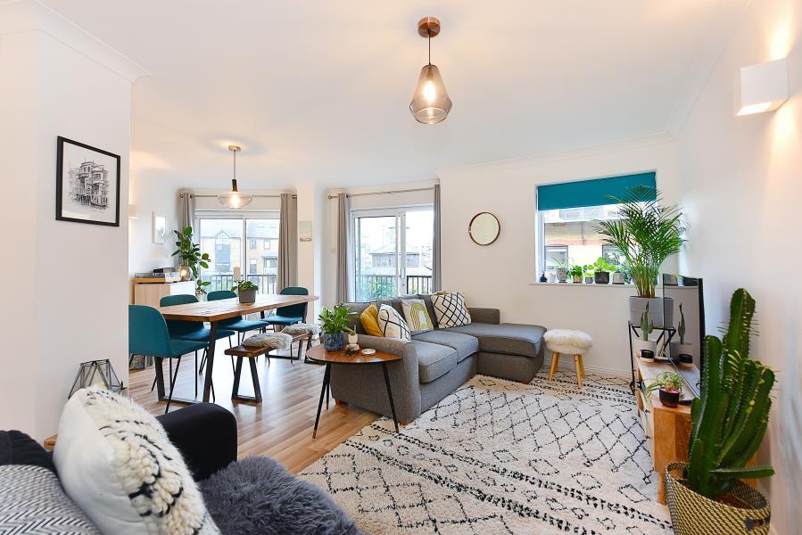 Lockview Court Narrow Street Limehouse 2 bed apartment £580,000