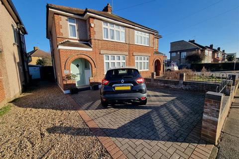 48 West Road, Feltham, TW14 8JE