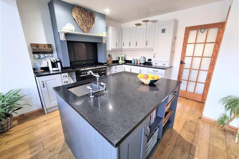 48 West Road, Feltham, TW14 8JE