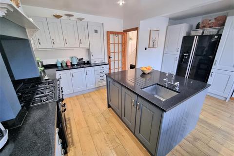 48 West Road, Feltham, TW14 8JE